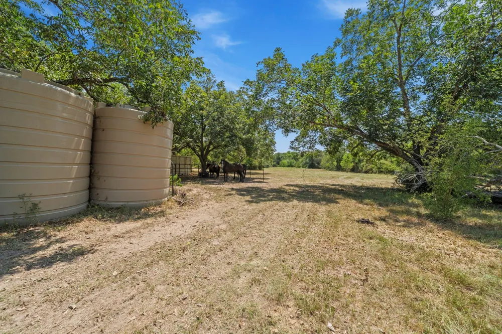 37585 Porter Road Hempstead, TX 77445