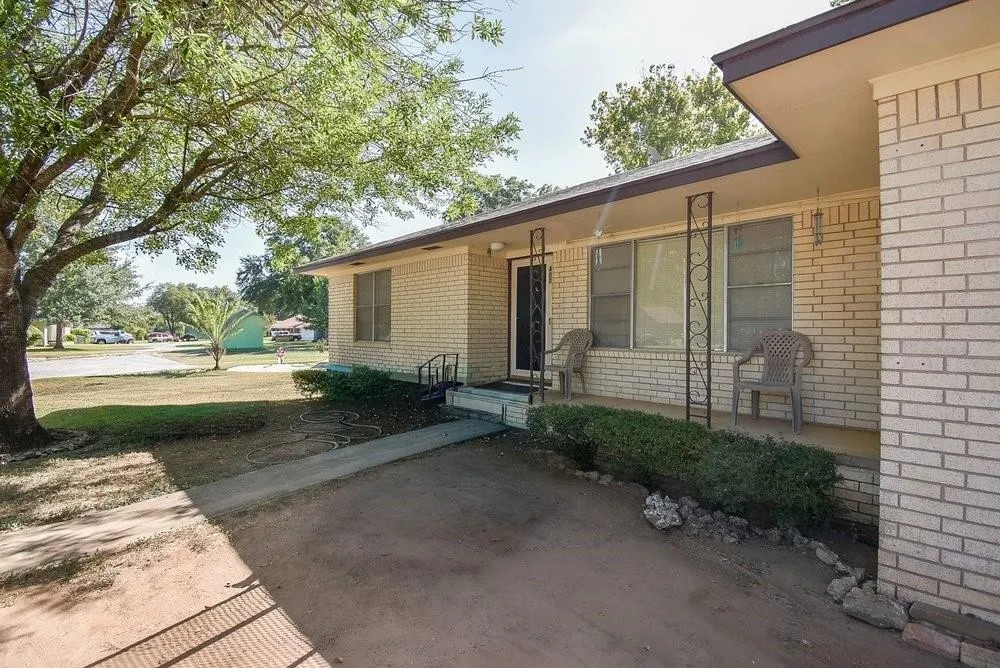 400 Sandra Drive Brenham, TX 77833