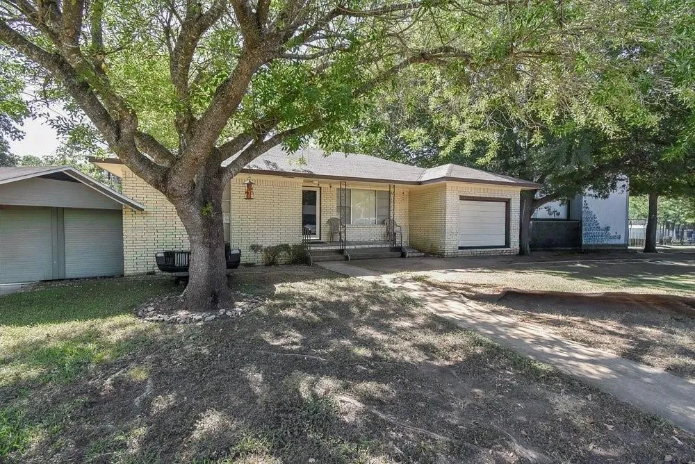 400 Sandra Drive Brenham, TX 77833