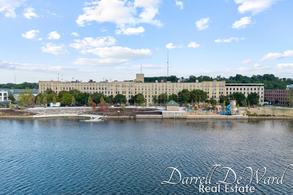 940 Monroe Avenue NW #221 Grand Rapids, MI 49503