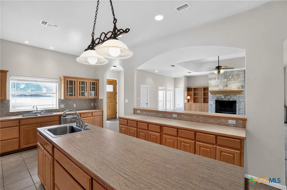 986 High Grove Road Cedar Creek, TX 78612