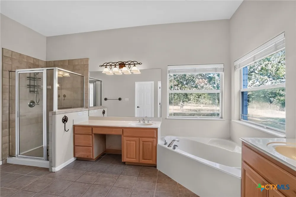 986 High Grove Road Cedar Creek, TX 78612