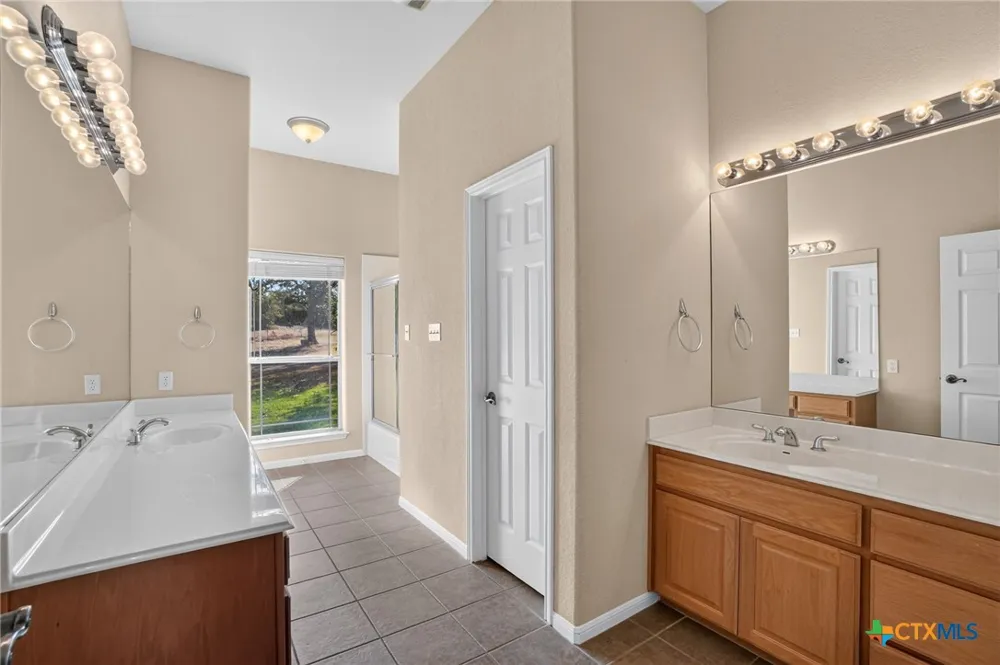 986 High Grove Road Cedar Creek, TX 78612