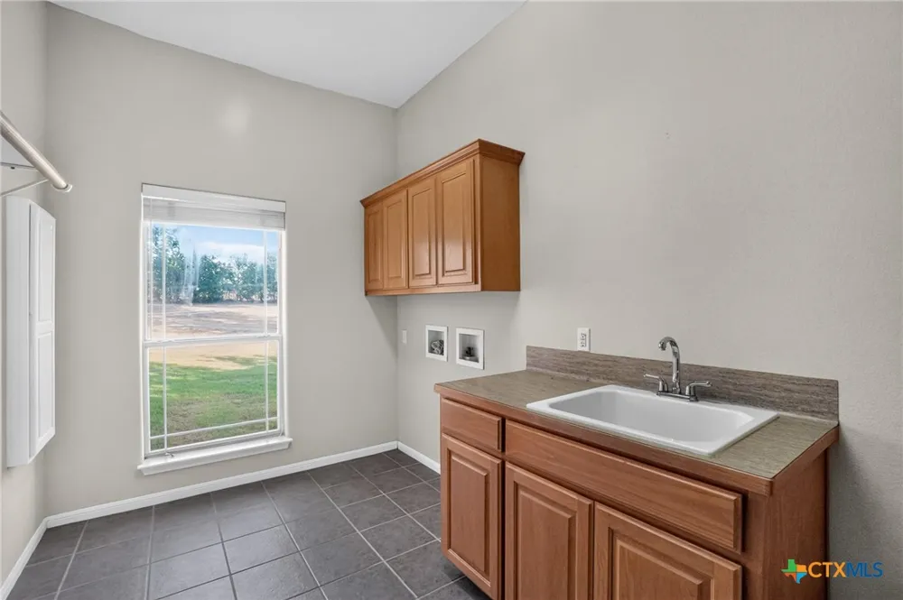 986 High Grove Road Cedar Creek, TX 78612