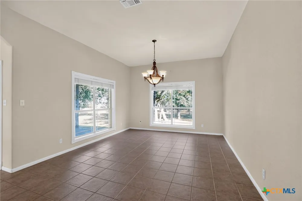 986 High Grove Road Cedar Creek, TX 78612