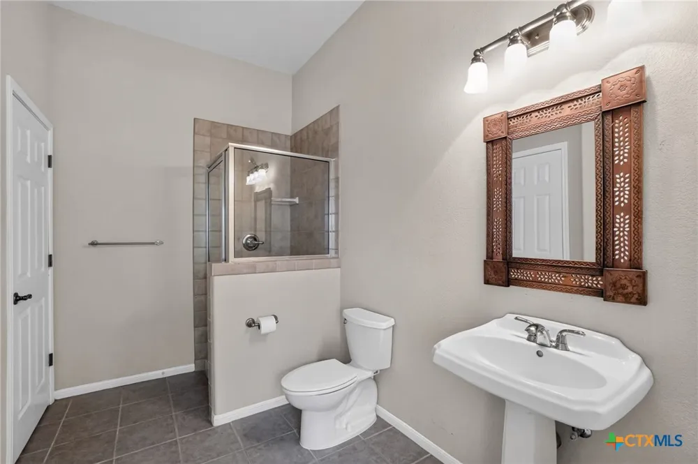 986 High Grove Road Cedar Creek, TX 78612