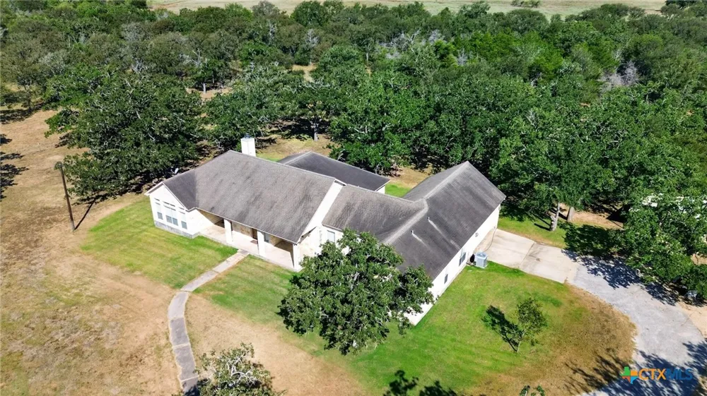 986 High Grove Road Cedar Creek, TX 78612