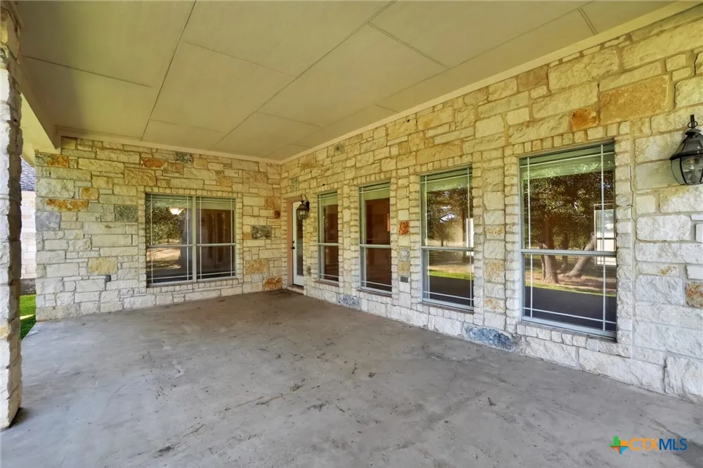 986 High Grove Road Cedar Creek, TX 78612