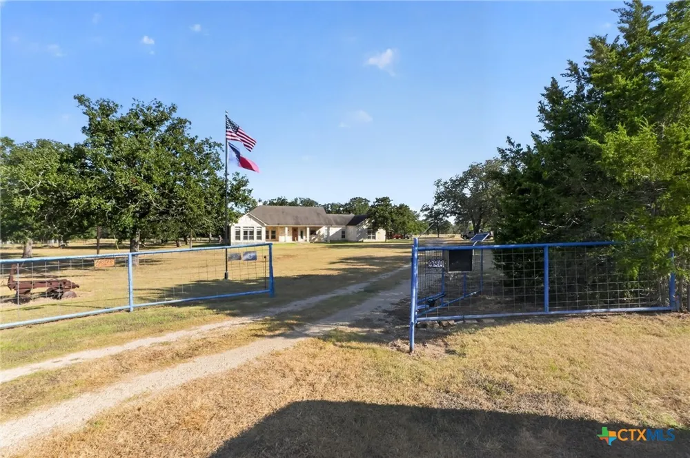 986 High Grove Road Cedar Creek, TX 78612