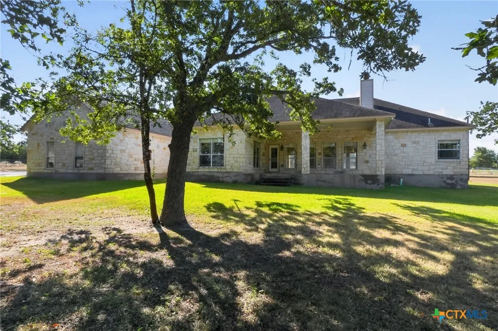 986 High Grove Road Cedar Creek, TX 78612