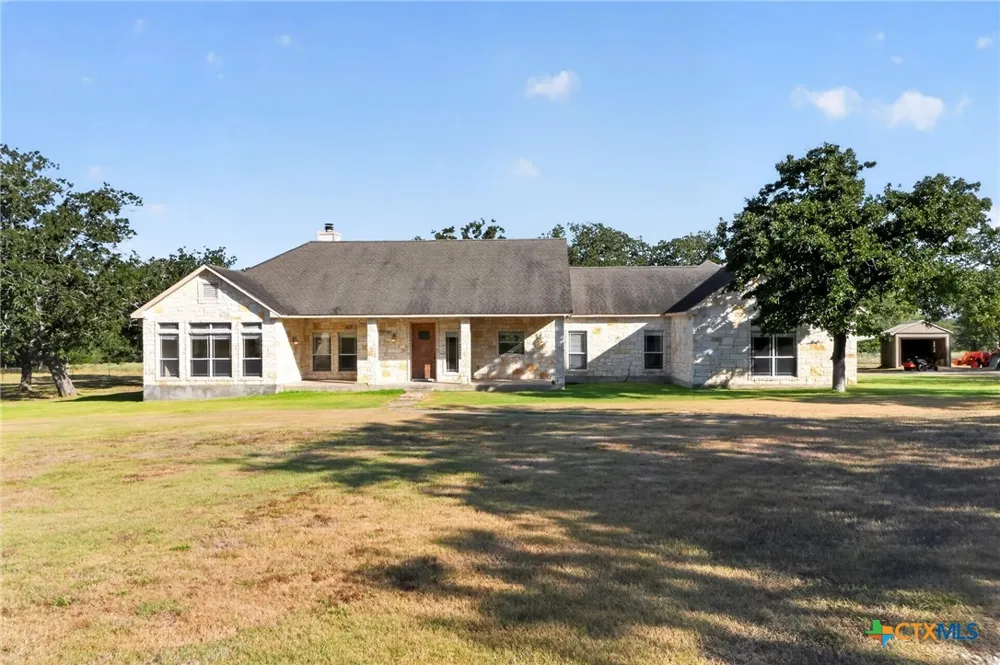 986 High Grove Road Cedar Creek, TX 78612