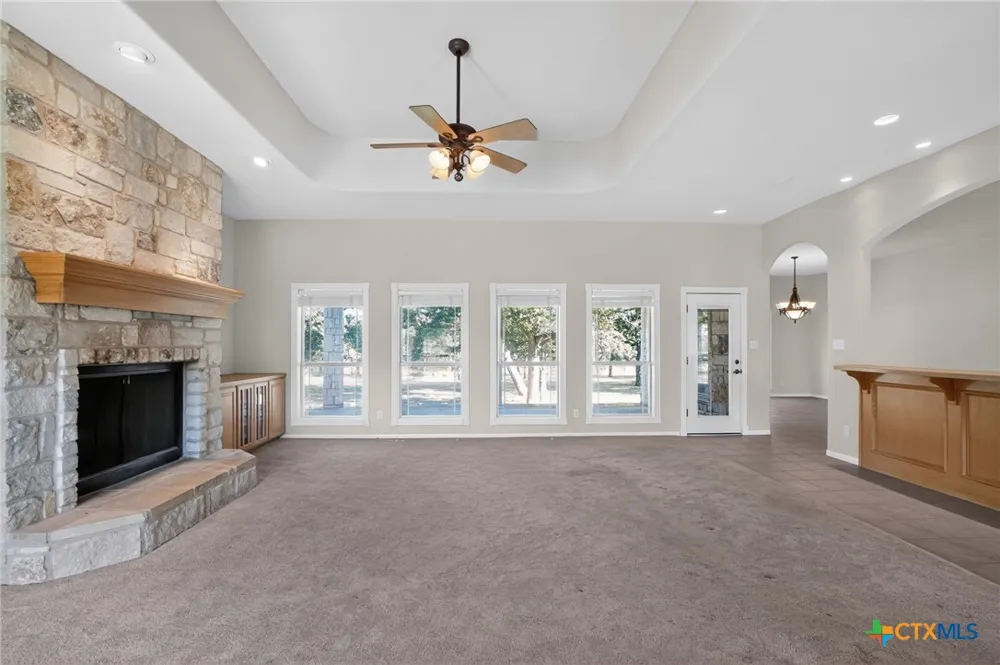 986 High Grove Road Cedar Creek, TX 78612