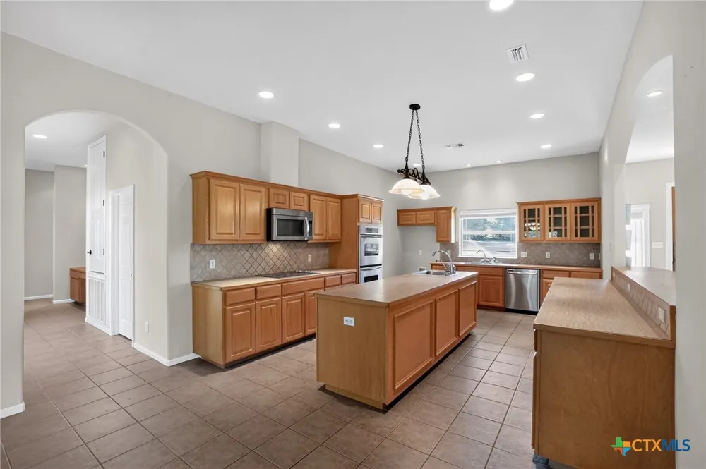 986 High Grove Road Cedar Creek, TX 78612