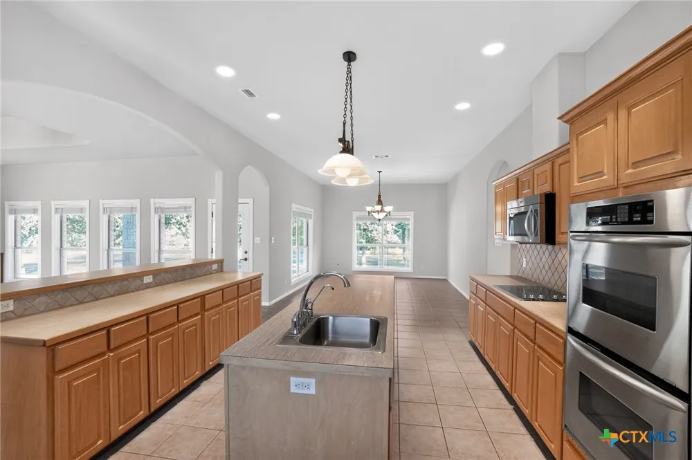 986 High Grove Road Cedar Creek, TX 78612