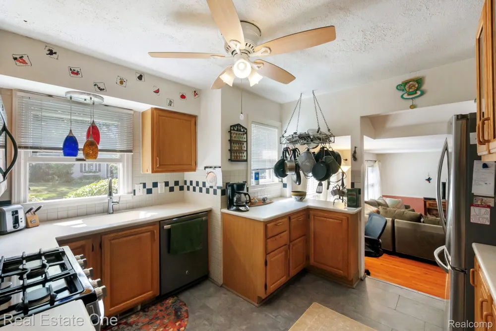2050 Wiltshire Road Berkley City, MI 48072