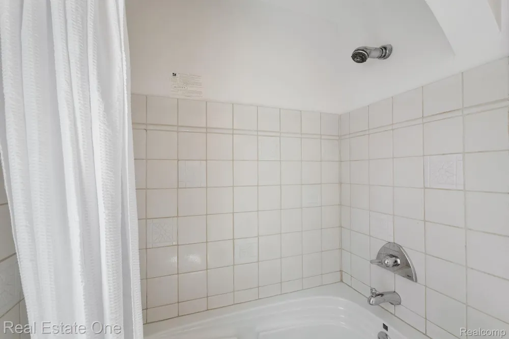 2050 Wiltshire Road Berkley City, MI 48072