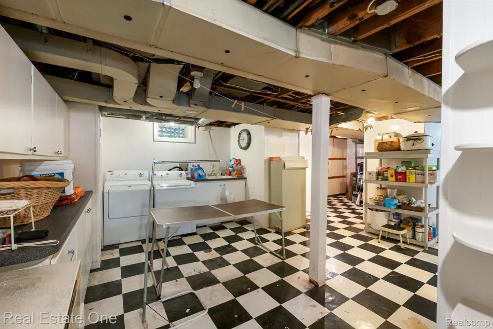 2050 Wiltshire Road Berkley City, MI 48072