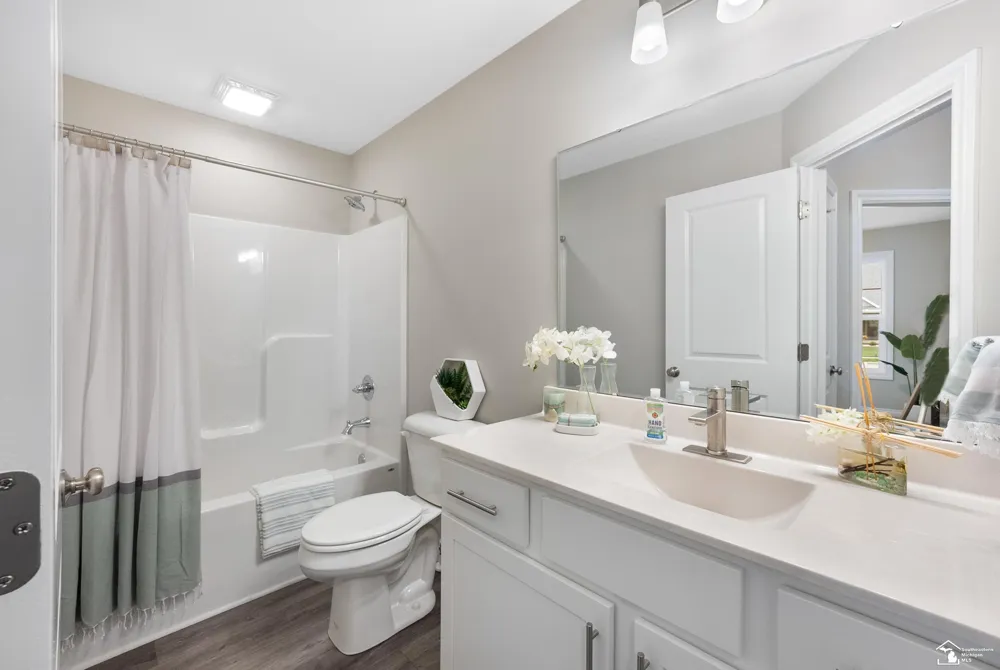 8289 Grande Lk Circle Bedford Township, MI 48182