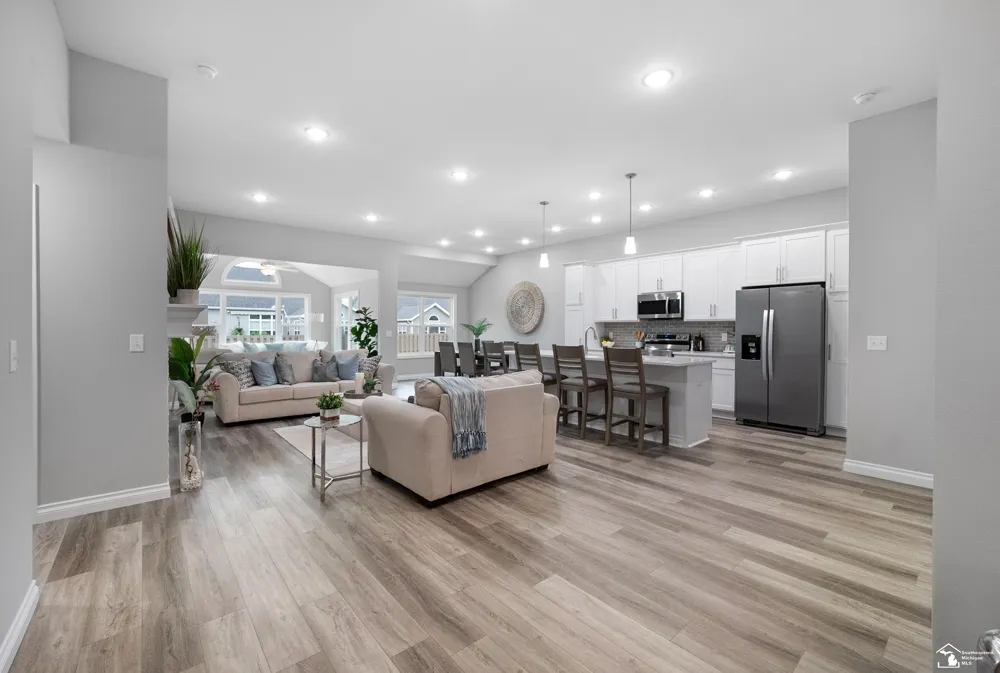 8289 Grande Lk Circle Bedford Township, MI 48182