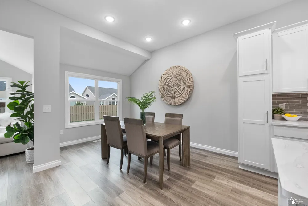8289 Grande Lk Circle Bedford Township, MI 48182