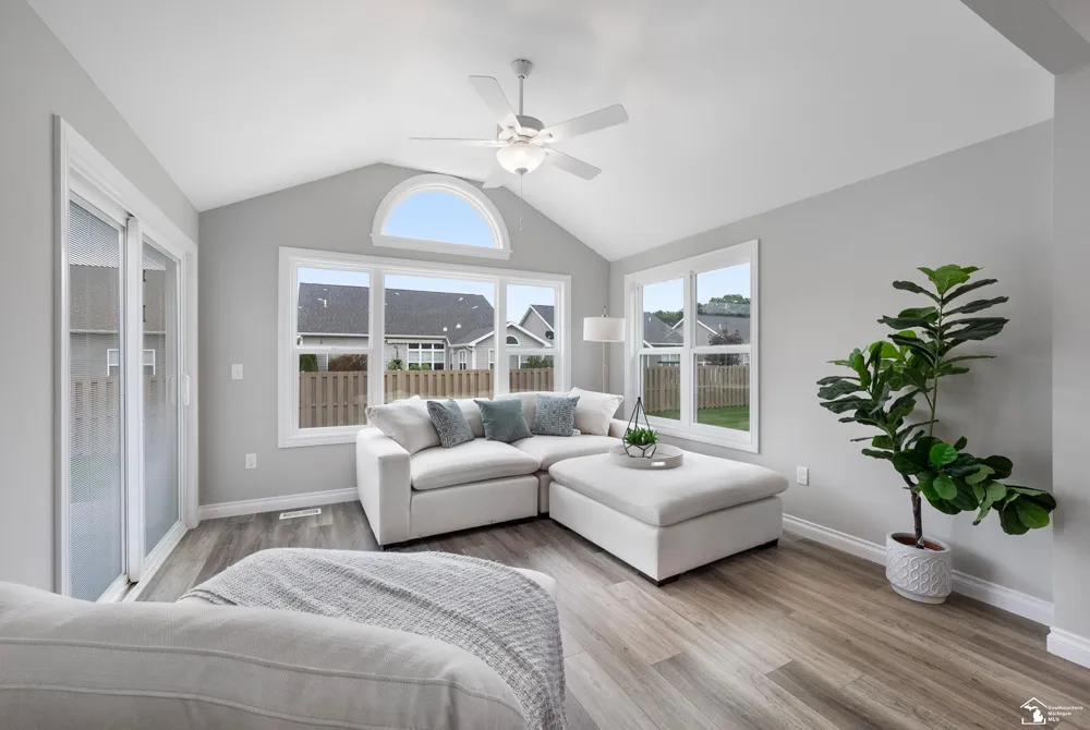 8289 Grande Lk Circle Bedford Township, MI 48182