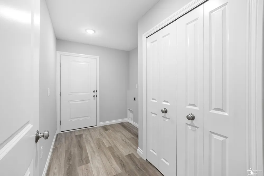 8289 Grande Lk Circle Bedford Township, MI 48182