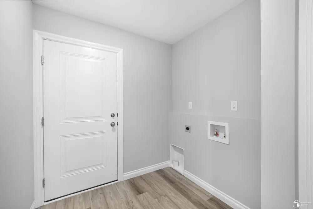 8289 Grande Lk Circle Bedford Township, MI 48182