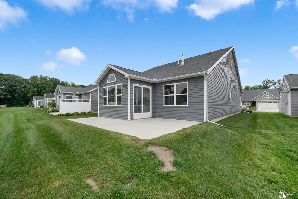 8289 Grande Lk Circle Bedford Township, MI 48182
