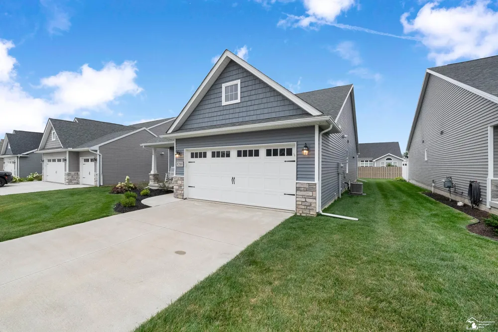 8289 Grande Lk Circle Bedford Township, MI 48182