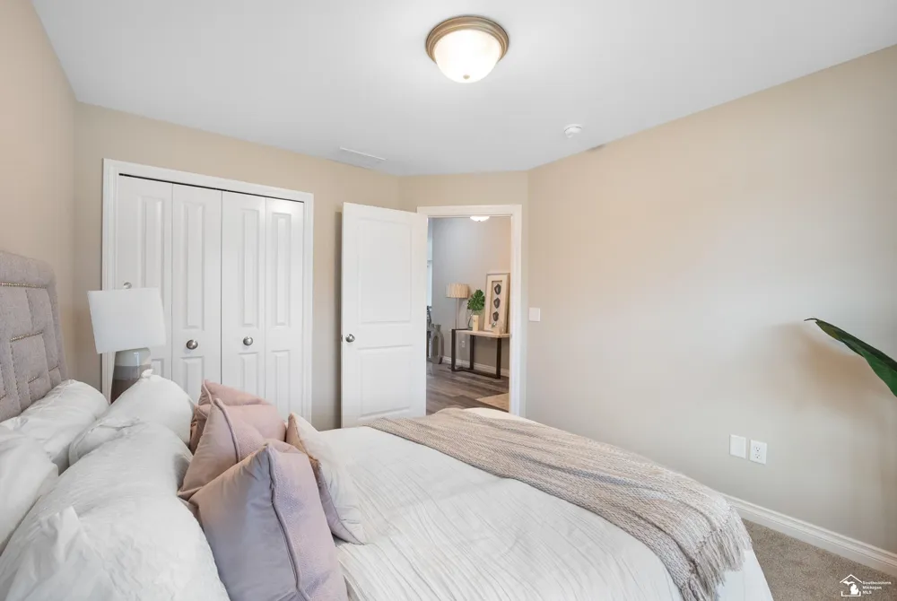 8289 Grande Lk Circle Bedford Township, MI 48182