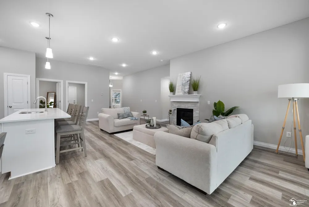 8289 Grande Lk Circle Bedford Township, MI 48182