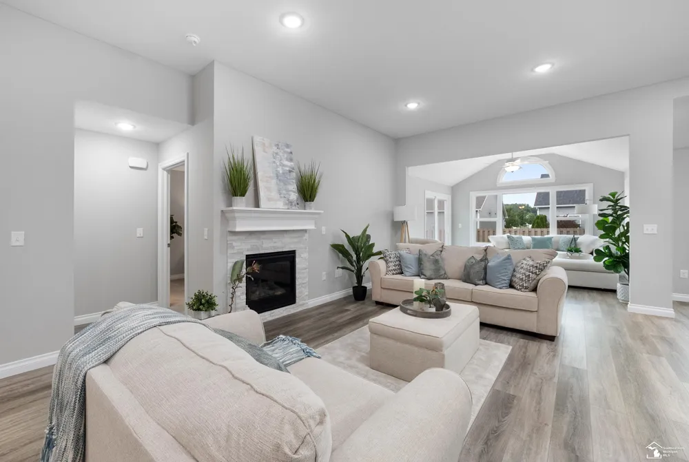 8289 Grande Lk Circle Bedford Township, MI 48182
