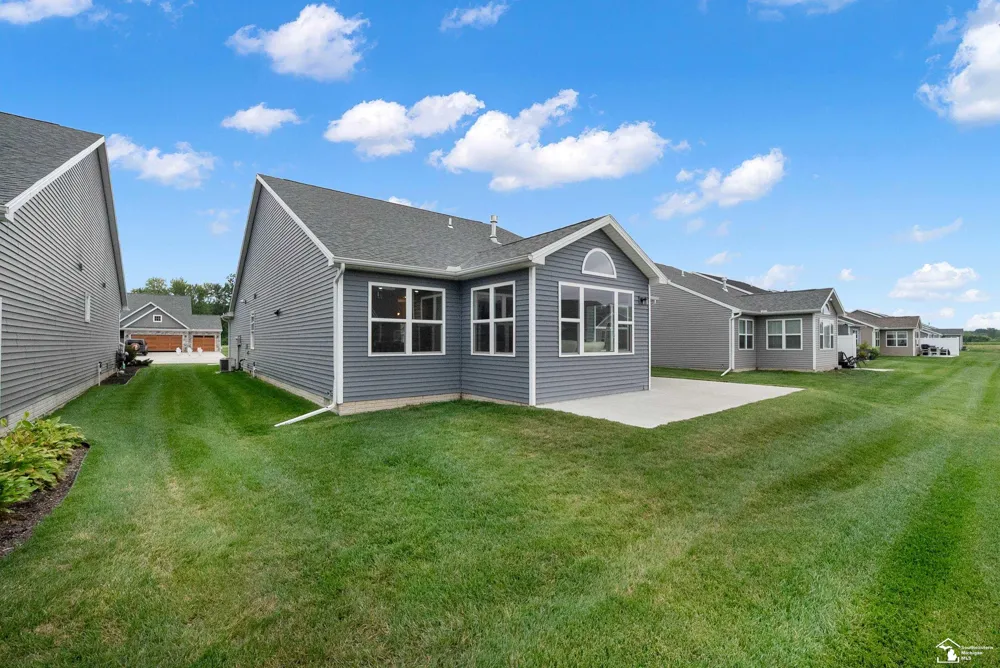 8289 Grande Lk Circle Bedford Township, MI 48182