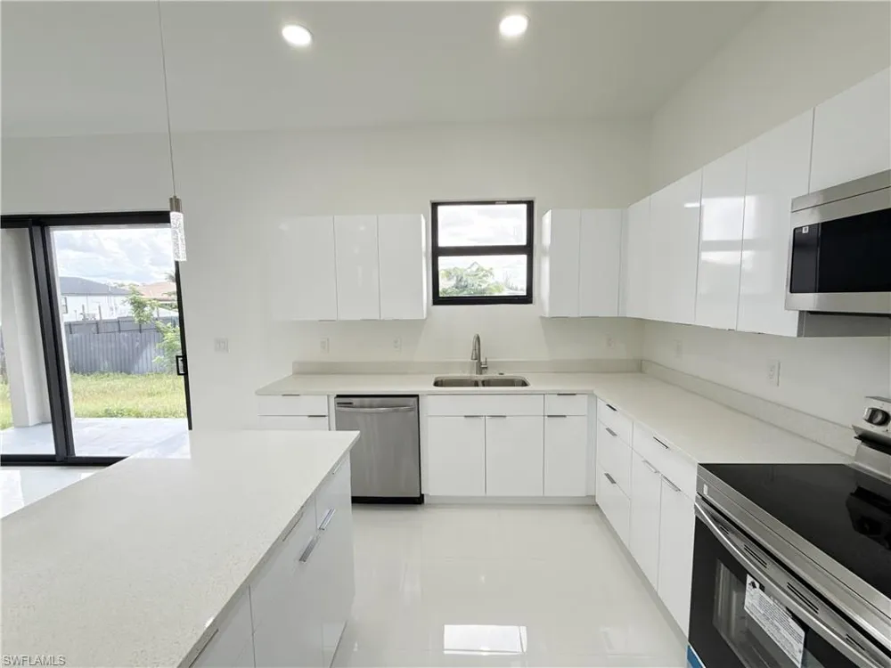 2325 NW 37th Place Cape Coral, FL 33993