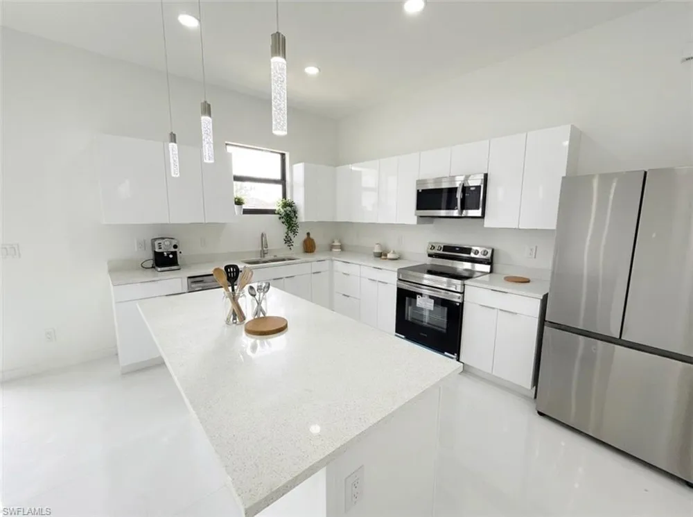 2325 NW 37th Place Cape Coral, FL 33993
