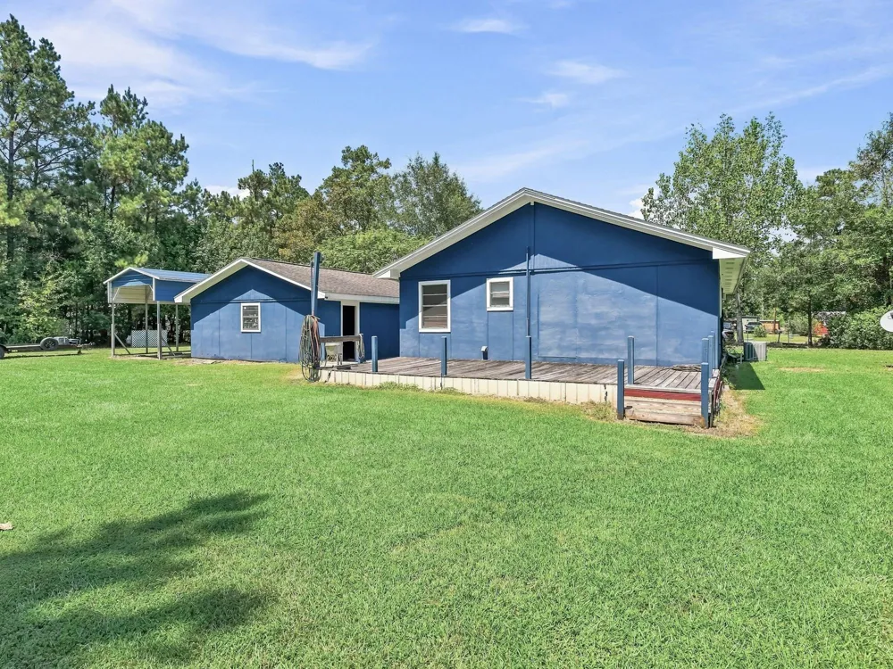 696 County Road 719 Buna, TX 77612