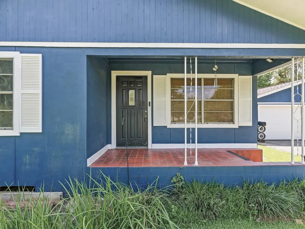 696 County Road 719 Buna, TX 77612