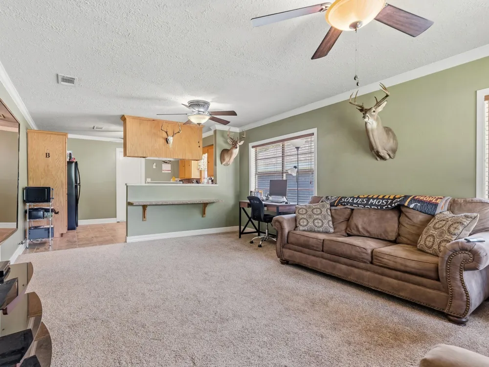 696 County Road 719 Buna, TX 77612