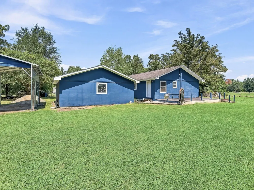 696 County Road 719 Buna, TX 77612
