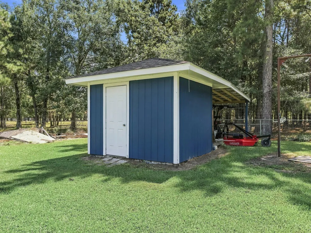 696 County Road 719 Buna, TX 77612