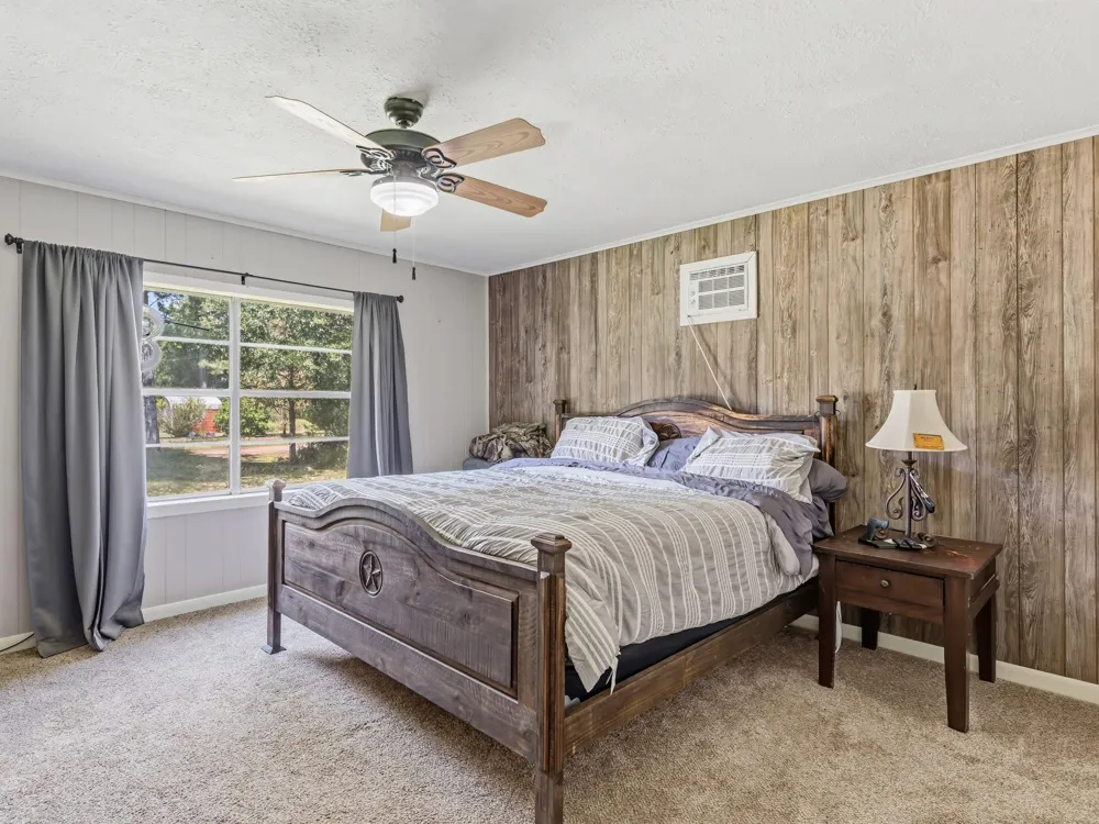696 County Road 719 Buna, TX 77612
