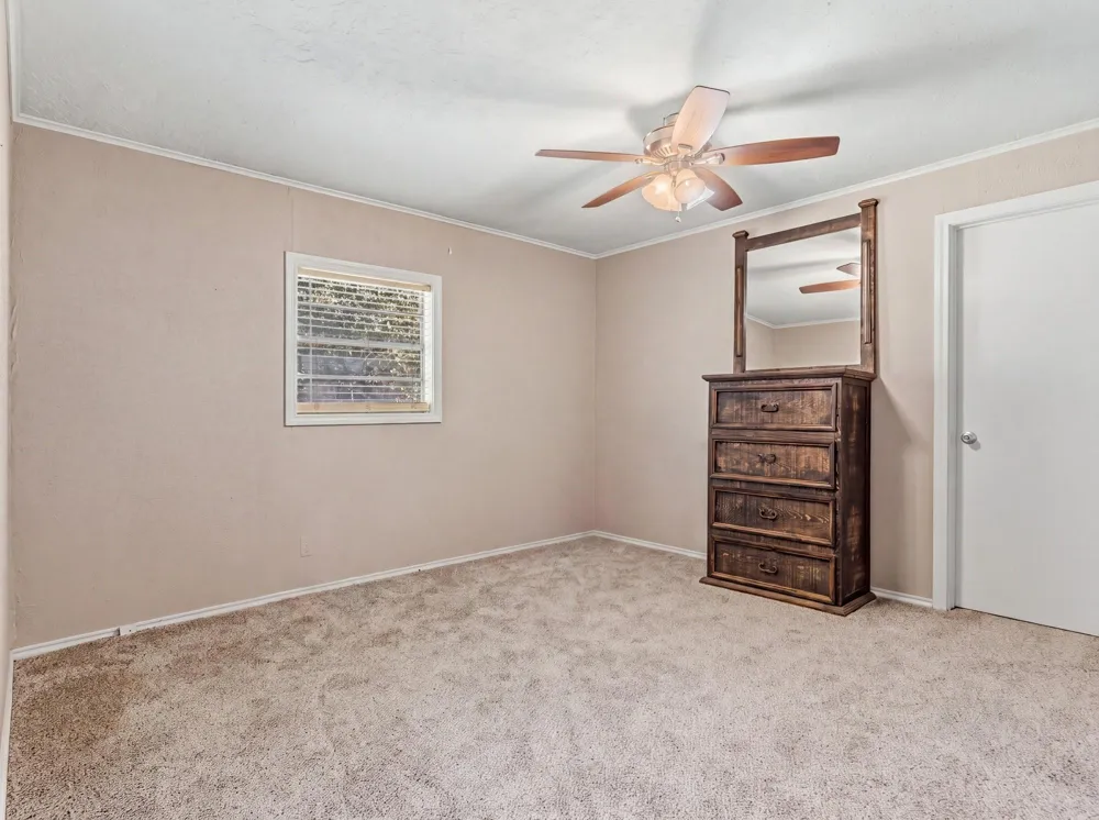 696 County Road 719 Buna, TX 77612