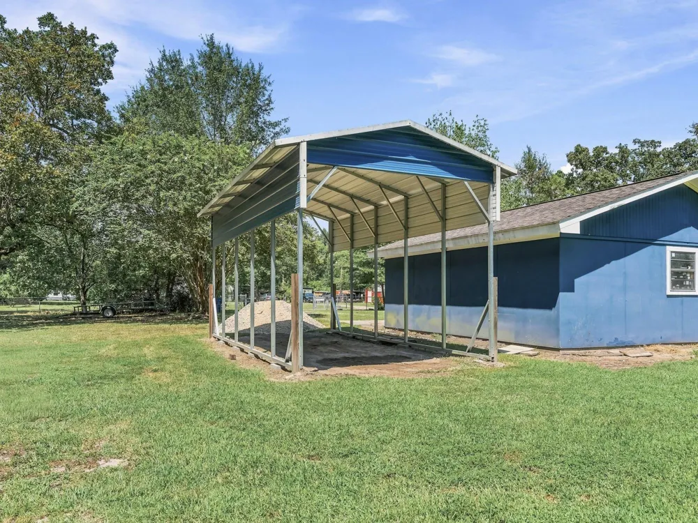 696 County Road 719 Buna, TX 77612