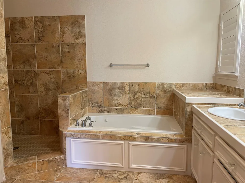 156 Harbour Town Drive Montgomery, TX 77356