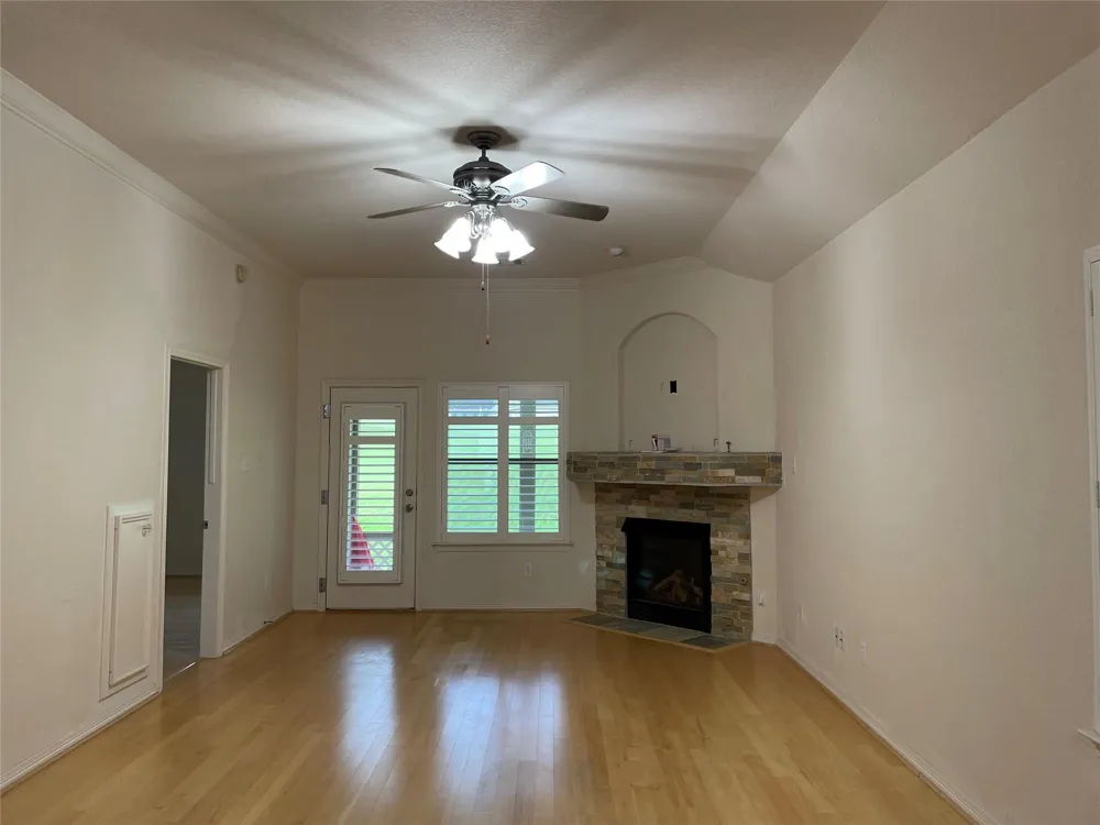 156 Harbour Town Drive Montgomery, TX 77356