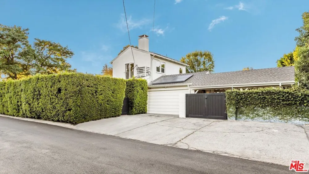 4900 Radford Avenue Valley Village, CA 91607