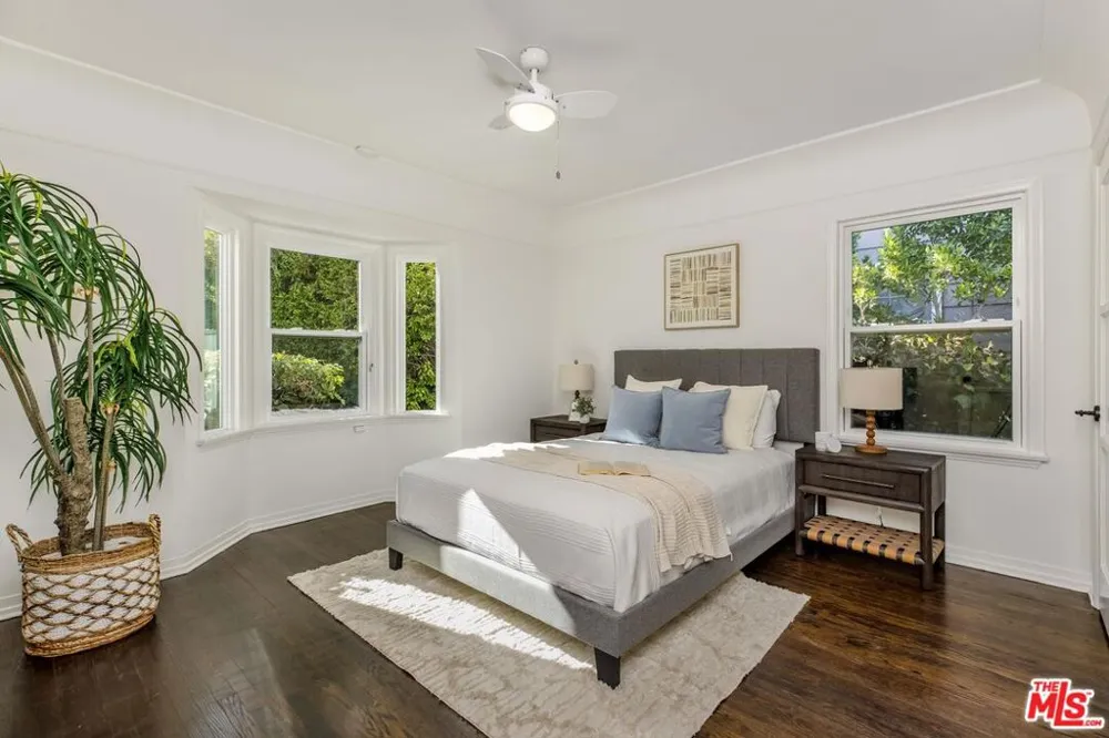 4900 Radford Avenue Valley Village, CA 91607