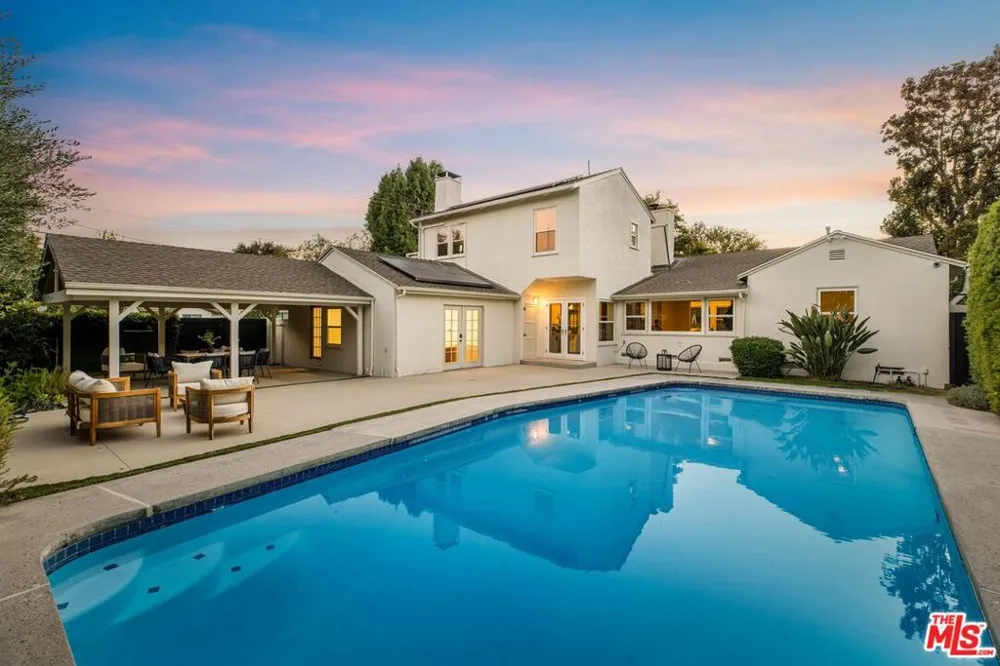 4900 Radford Avenue Valley Village, CA 91607