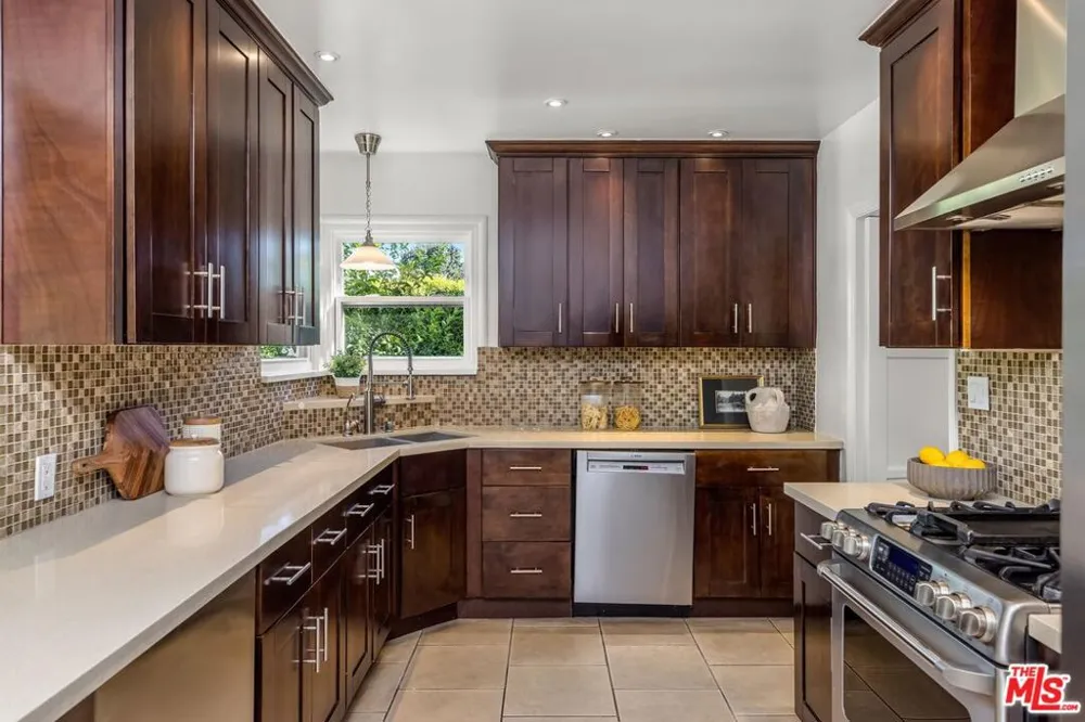 4900 Radford Avenue Valley Village, CA 91607
