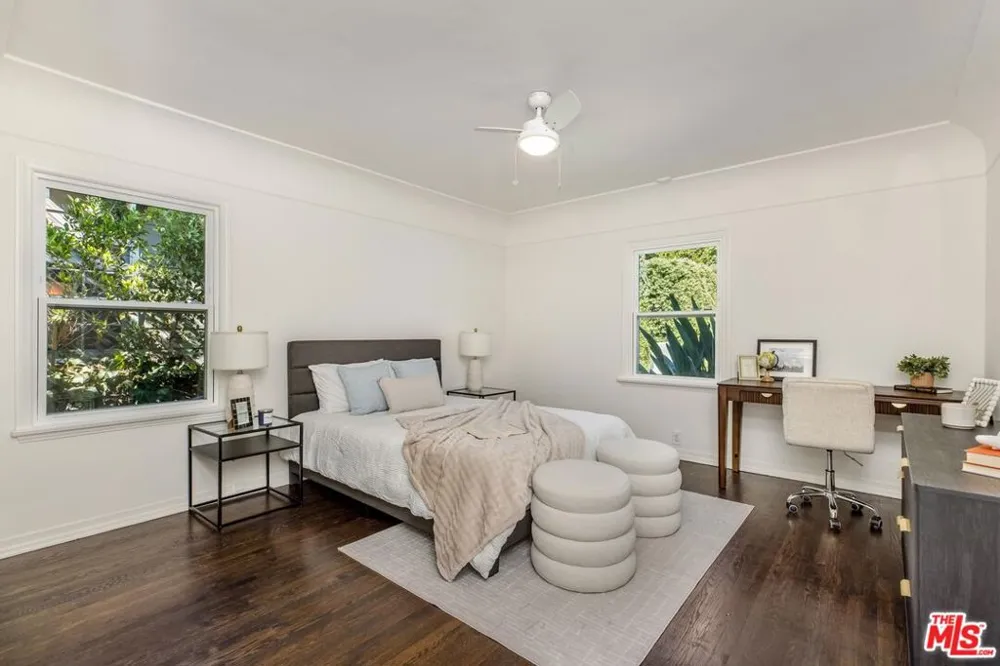 4900 Radford Avenue Valley Village, CA 91607
